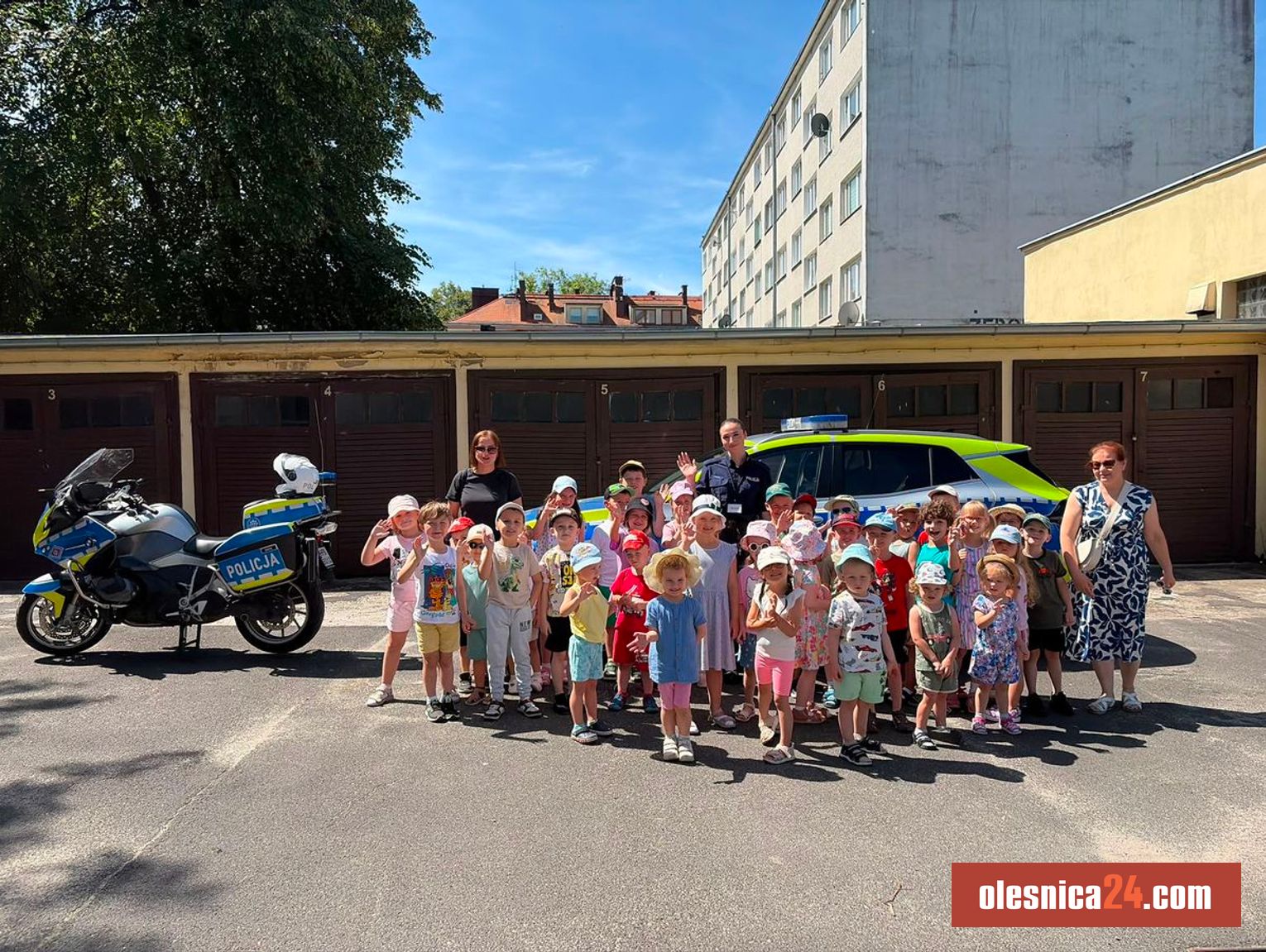 Komenda Powiatowa Policji. Przedszkolaki w radiowozie - Zdjęcie artykułu