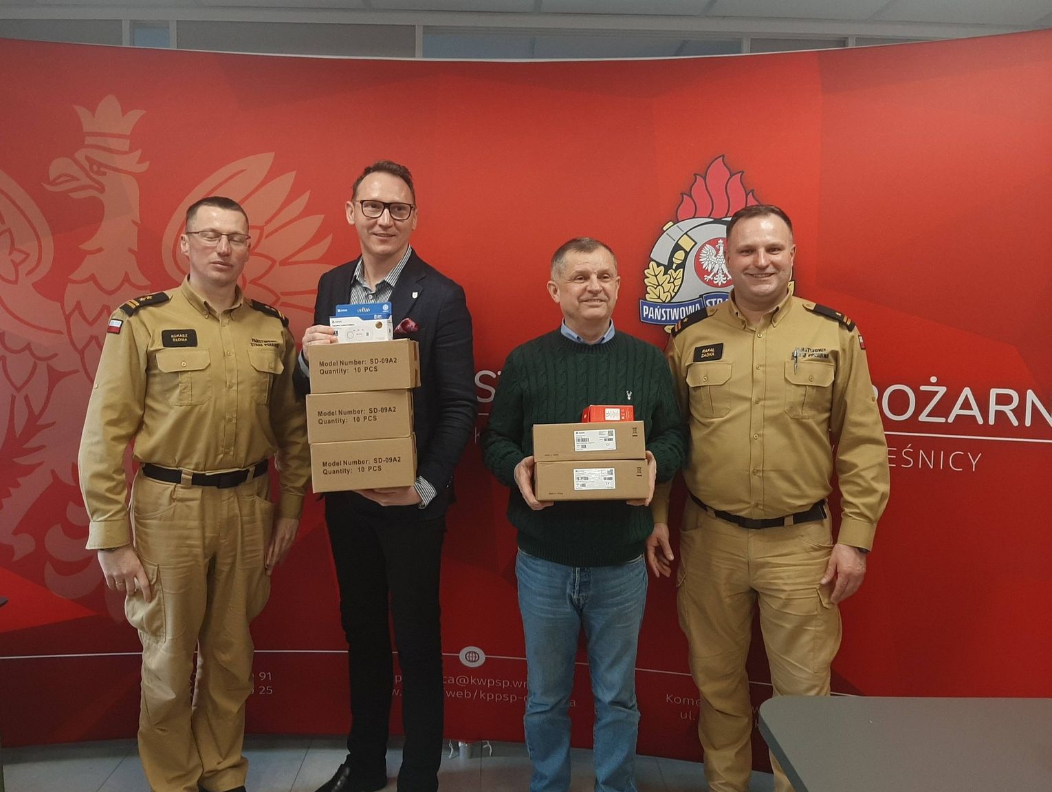 Komenda PSP. Montują czujki w domach potrzebujących - Zdjęcie artykułu