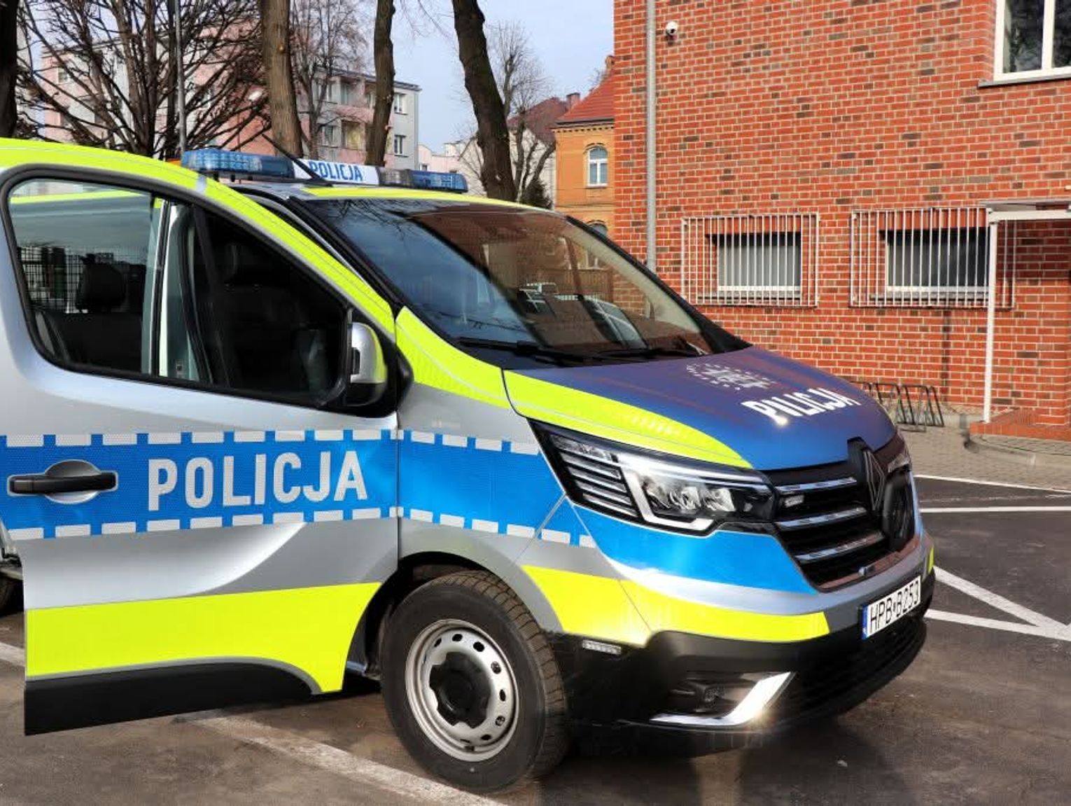 Nowy radiowóz w Oleśnicy - samorządy łączą siły dla bezpieczeństwa mieszkańców - Zdjęcie artykułu