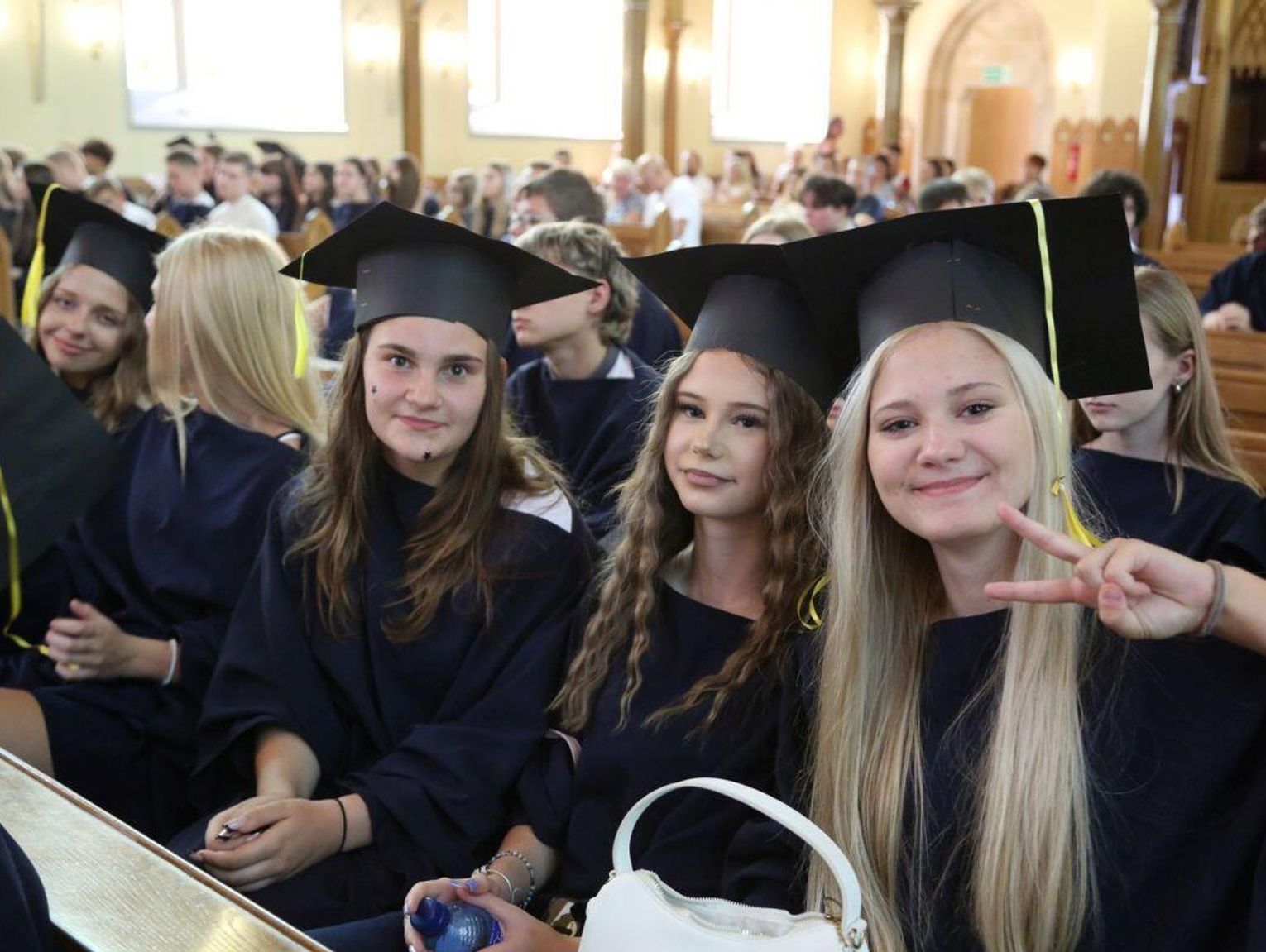 SP2. Ósmoklasiści zakończyli naukę i świętowali - Zdjęcie artykułu
